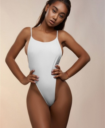 Экзотическая красотка приглашает в гости уверенного в себе мужчину. Горячий отдых и море страсти в подарок! 7267, 23 года